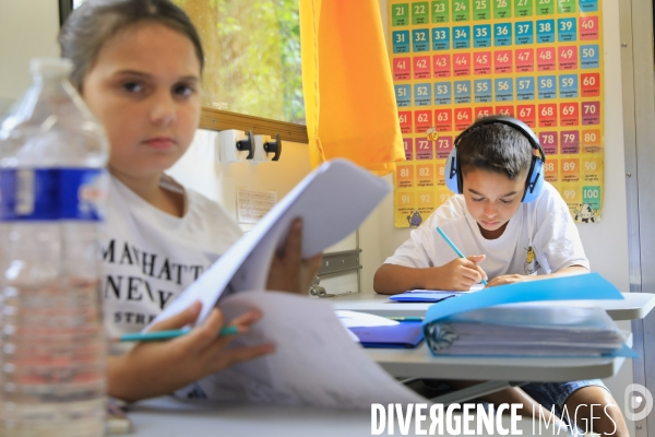 Camion école pour les enfants des familles des gens du voyage en Gironde