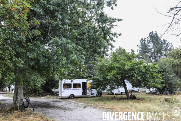 Camion école pour les enfants des familles des gens du voyage en Gironde