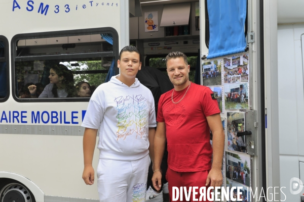 Camion école pour les enfants des familles des gens du voyage en Gironde