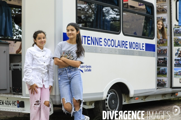 Camion école pour les enfants des familles des gens du voyage en Gironde
