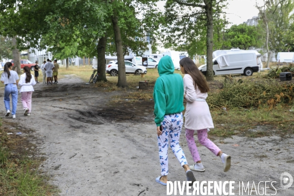 Camion école pour les enfants des familles des gens du voyage en Gironde
