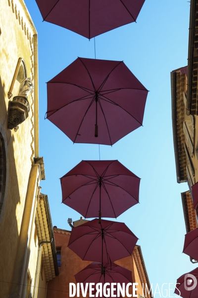 Ruelles étroites dans la ville de Grasse.