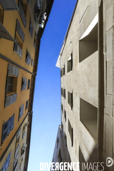 Ruelles étroites dans la ville de Grasse.