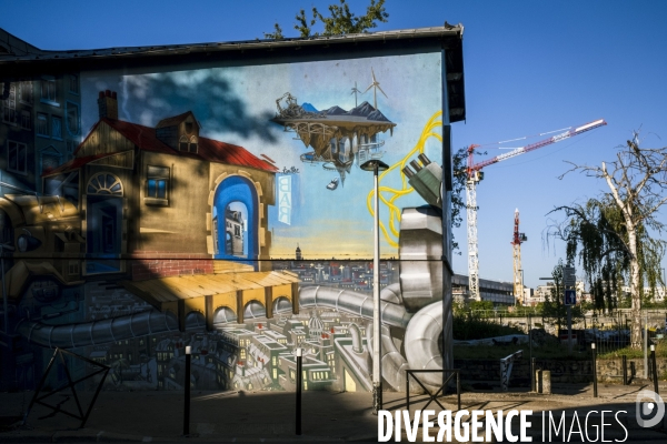 Promenade le long de la Street Art Avenue du Canal Saint Denis dans le 93