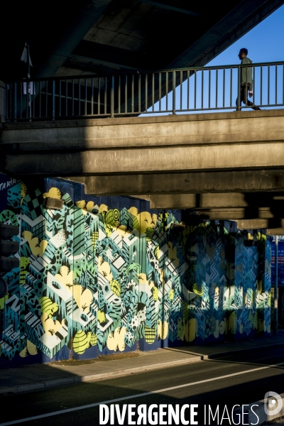 Promenade le long de la Street Art Avenue du Canal Saint Denis dans le 93