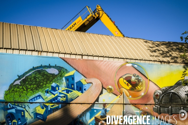 Promenade le long de la Street Art Avenue du Canal Saint Denis dans le 93