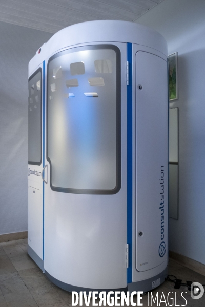 Cabine de teleconsultation et telemedecine installee a la mairie de Rosny Sous Bois.