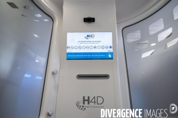 Cabine de teleconsultation et telemedecine installee a la mairie de Rosny Sous Bois.