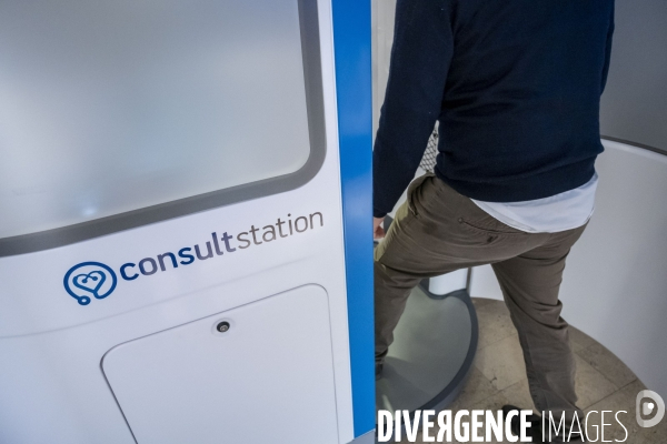 Cabine de teleconsultation et telemedecine installee a la mairie de Rosny Sous Bois.