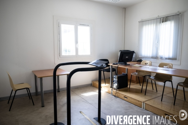 Visite la prison pour mineurs de Porcheville avec Esther Benbassa