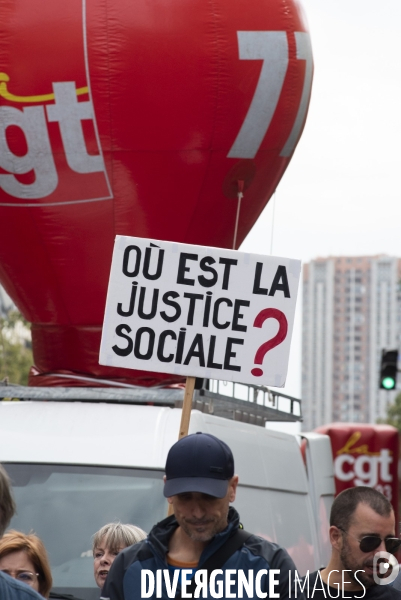 Manifestation interprofessionnelle pour la hausse des salaires et contre l austérité. Paris