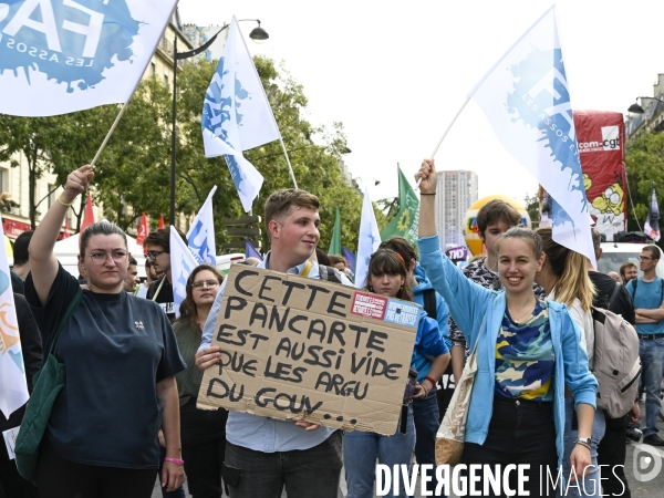 Manifestation interprofessionnelle pour la hausse des salaires et contre l austérité. Paris