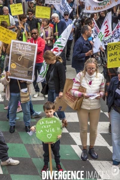 Manifestation contre un projet inutile 