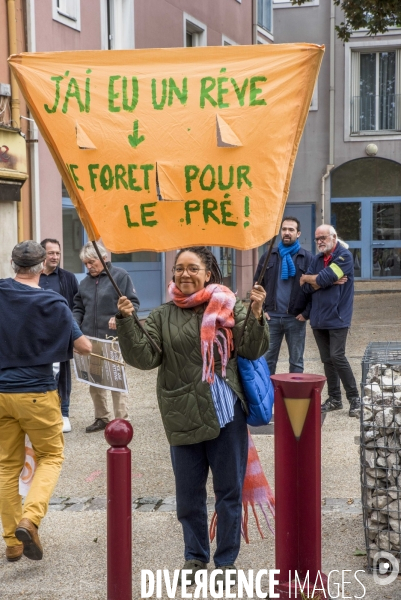 Manifestation contre un projet inutile 