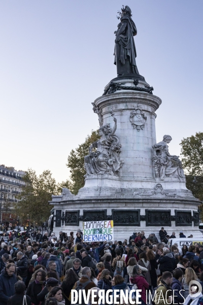 Rassemblement d enseignants en hommage à Dominique Bernard