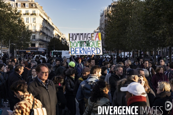 Rassemblement d enseignants en hommage à Dominique Bernard