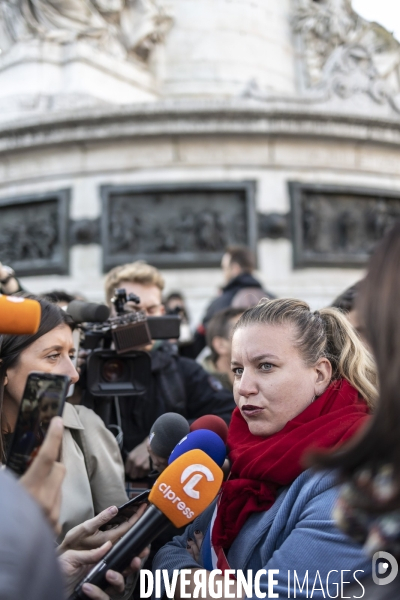 Rassemblement d enseignants en hommage à Dominique Bernard