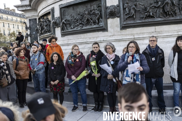 Rassemblement d enseignants en hommage à Dominique Bernard