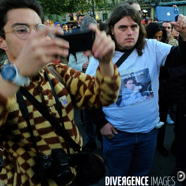 Place de la République, hommage au professeur assassiné, Dominique Bernard,