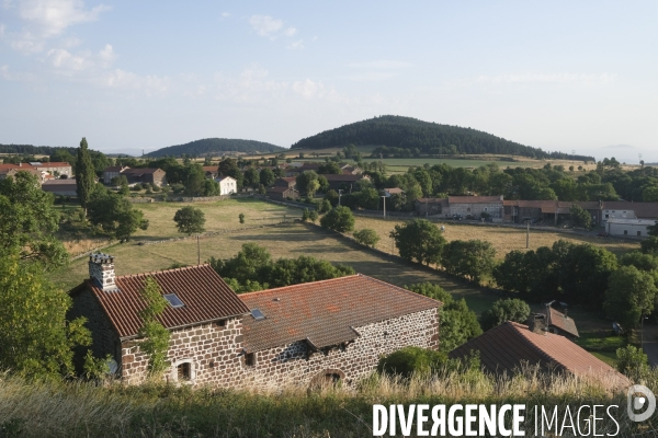 Vue sur le village de Montbonnet en Haute-Loire.