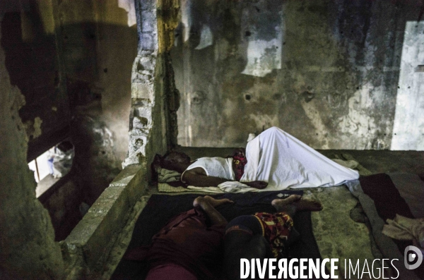 Familles deplacees au theatre rex, ayant fui les violences des gangs.
