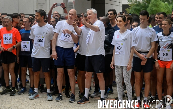 La Tournée des drapeaux olympiques passe par Bercy 