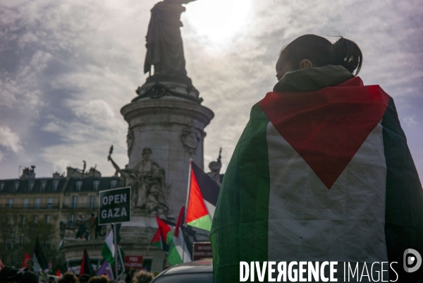 Rassemblement Place de la Republique pour la Palestine