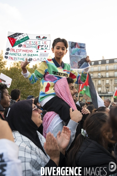 Conflit israélo-palestinien à Gaza. Hommage aux enfants lors du rassemblement à Paris en soutien au peuple palestinien.