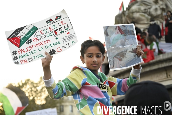 Conflit israélo-palestinien à Gaza. Hommage aux enfants lors du rassemblement à Paris en soutien au peuple palestinien.