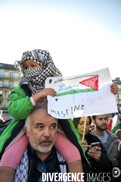 Conflit israélo-palestinien à Gaza. Hommage aux enfants lors du rassemblement à Paris en soutien au peuple palestinien.