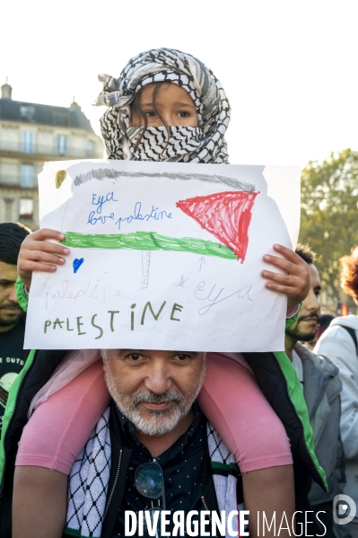 Conflit israélo-palestinien à Gaza. Hommage aux enfants lors du rassemblement à Paris en soutien au peuple palestinien.