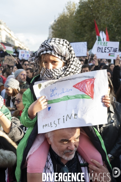 Conflit israélo-palestinien à Gaza. Hommage aux enfants lors du rassemblement à Paris en soutien au peuple palestinien.