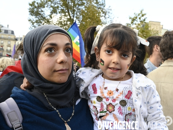 Conflit israélo-palestinien à Gaza. Hommage aux enfants lors du rassemblement à Paris en soutien au peuple palestinien.