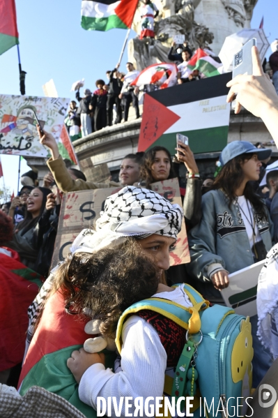 Conflit israélo-palestinien à Gaza. Hommage aux enfants lors du rassemblement à Paris en soutien au peuple palestinien.