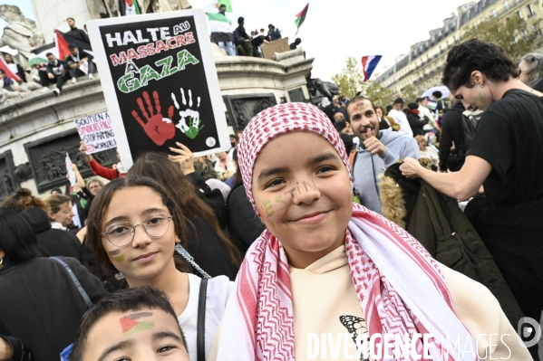 Conflit israélo-palestinien à Gaza. Hommage aux enfants lors du rassemblement à Paris en soutien au peuple palestinien.