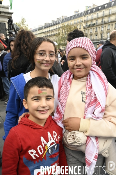 Conflit israélo-palestinien à Gaza. Hommage aux enfants lors du rassemblement à Paris en soutien au peuple palestinien.