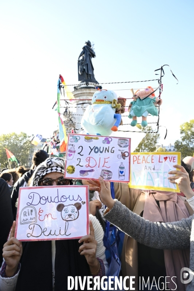 Conflit israélo-palestinien à Gaza. Hommage aux enfants lors du rassemblement à Paris en soutien au peuple palestinien.