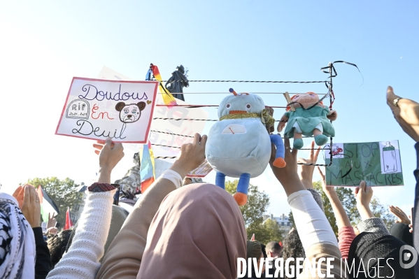 Conflit israélo-palestinien à Gaza. Hommage aux enfants lors du rassemblement à Paris en soutien au peuple palestinien.
