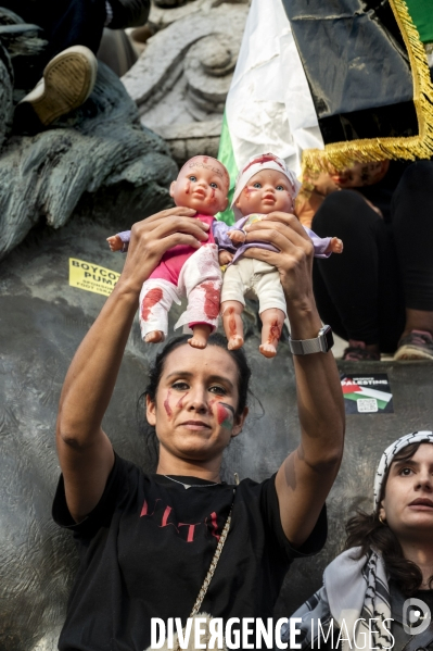 Conflit israélo-palestinien à Gaza. Hommage aux enfants lors du rassemblement à Paris en soutien au peuple palestinien.
