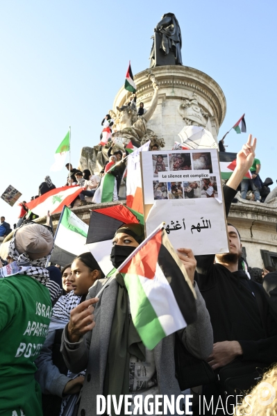 Conflit israélo-palestinien à Gaza. Hommage aux enfants lors du rassemblement à Paris en soutien au peuple palestinien.
