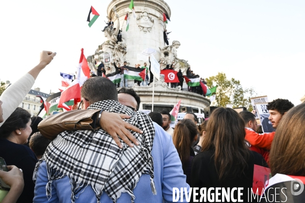 Rassemblement à Paris en soutien au peuple palestinien en raison du conflit israélo-palestinien à Gaza