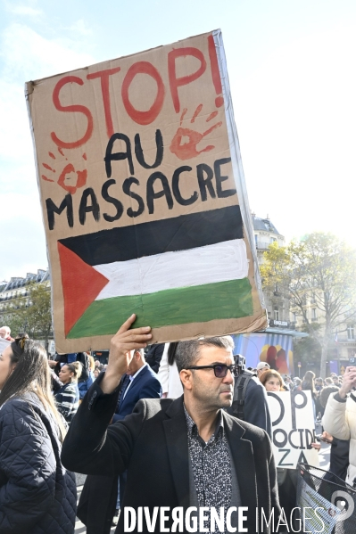 Rassemblement à Paris en soutien au peuple palestinien en raison du conflit israélo-palestinien à Gaza