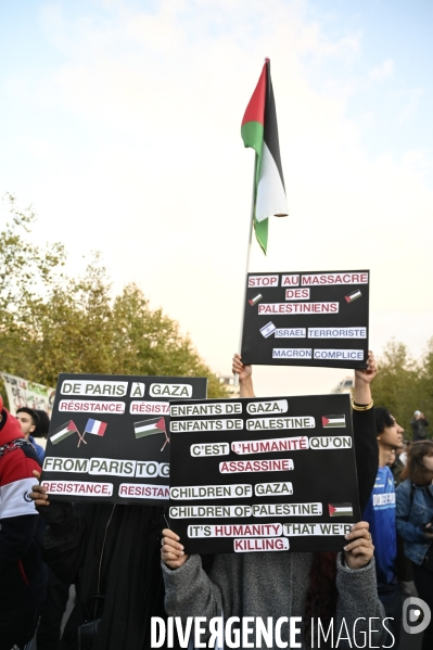 Rassemblement à Paris en soutien au peuple palestinien en raison du conflit israélo-palestinien à Gaza
