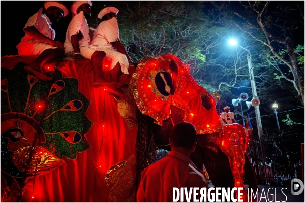 ESALA PERAHERA : Procession bouddhiste du Sri Lanka