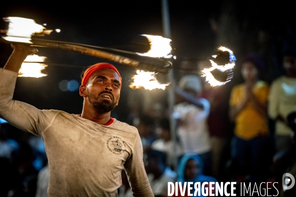 ESALA PERAHERA : Procession bouddhiste du Sri Lanka