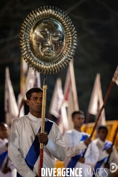 ESALA PERAHERA : Procession bouddhiste du Sri Lanka