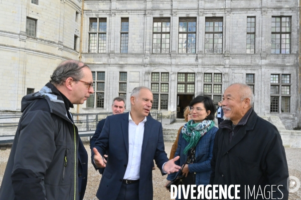 L  artiste WANG KEPING en résidence à  Chambord - Avec Pierre Dubreuil Directeur du Domaine National de Chambord et Laurent Le Bon président du Centre Pompidou