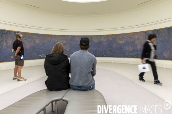 Les visiteurs du Musée de l Orangerie à Paris