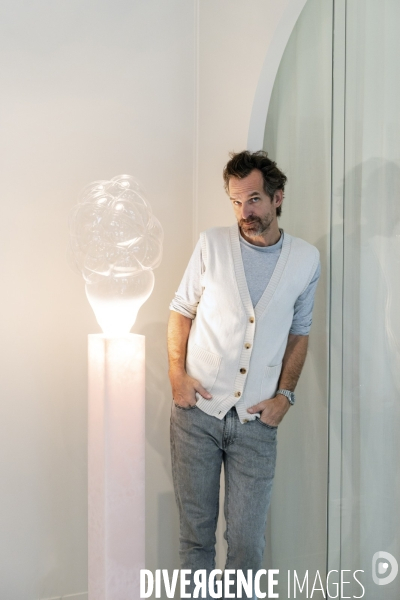 Portrait de Matthieu Lehanneur, designer de la flamme olympique.