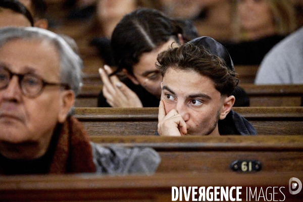 Rassemblement pour les otages israéliens du hamas à la synagogue de la Victoire